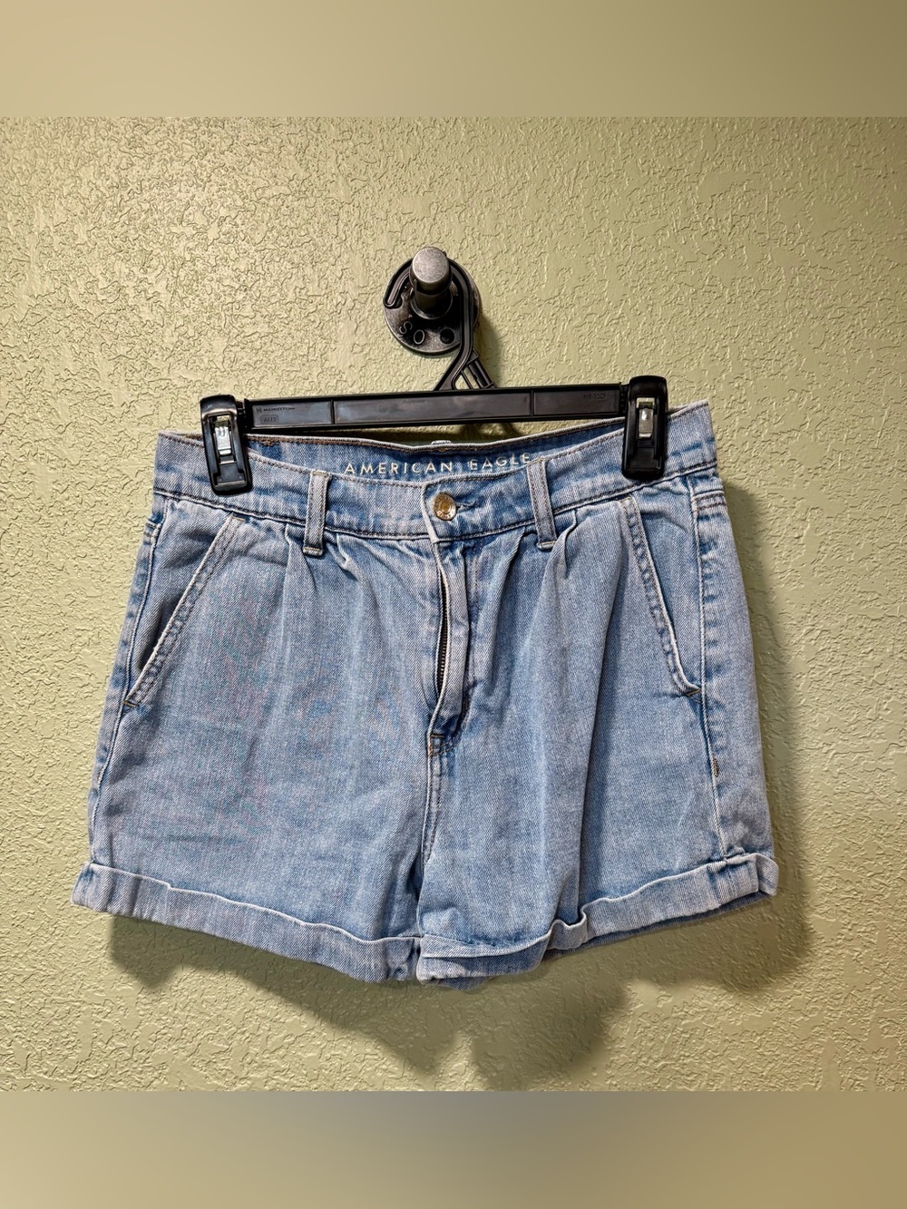American Eagle Outfitters Light Wash Denim Pleated Cuffed Women's Mom Shorts 2